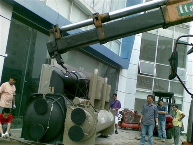 阳西县随车吊和汽车吊的核心区别是什么？哪种更省钱？