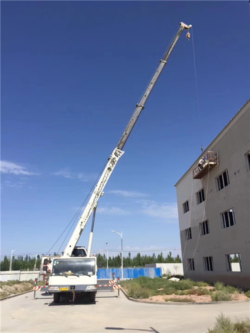 阳西县“轻装强干”—— 吊车的 “轻量化臂架” 技术